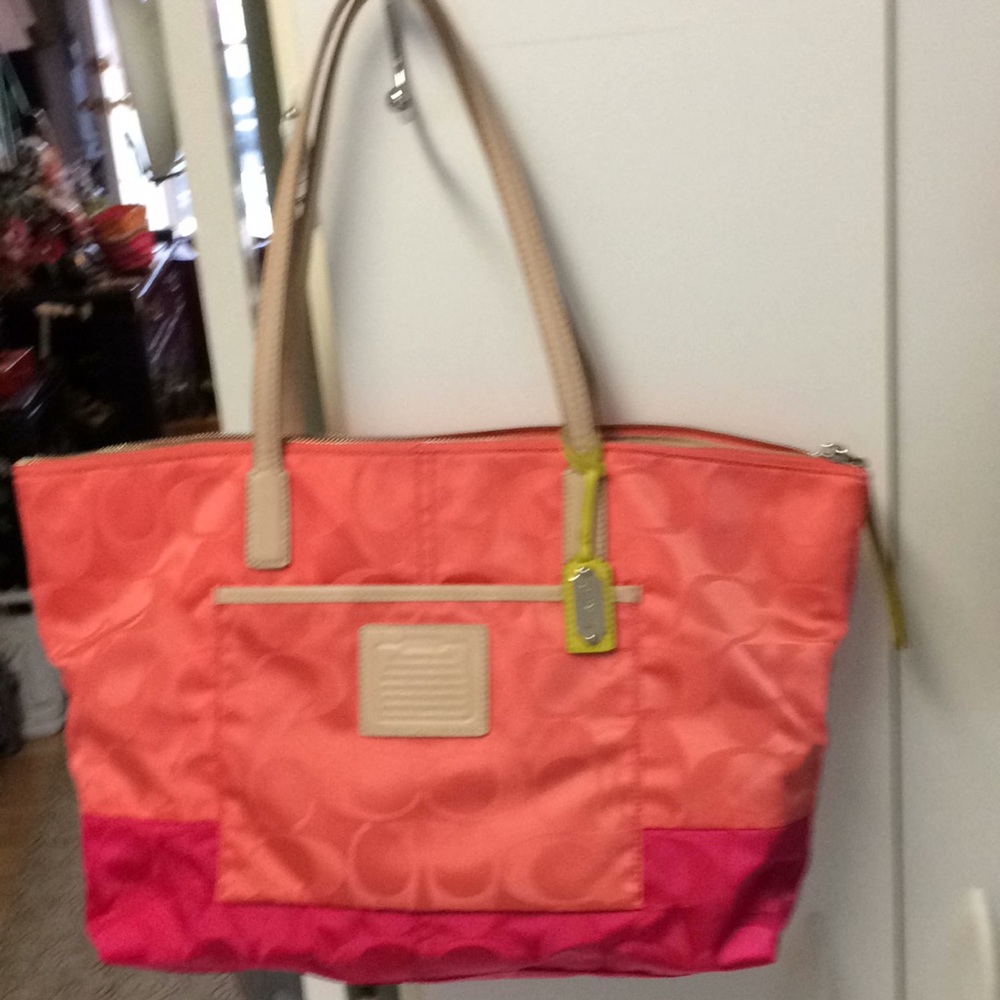 Like new Coach Legacy Weekend Pink Tote 👛